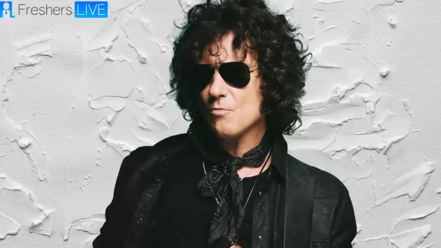 Who are Enrique Bunbury’s Parents? Meet Hugo Ortiz de Landazuri and Esther Yzarduy