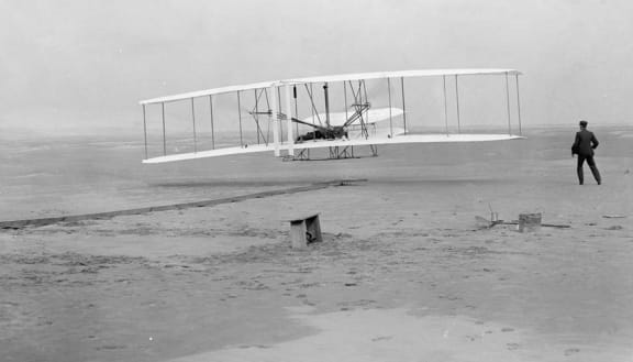 Câu Nói Nổi Tiếng Của Neil Armstrong: Hành Trình & Di Sản Bất Diệt